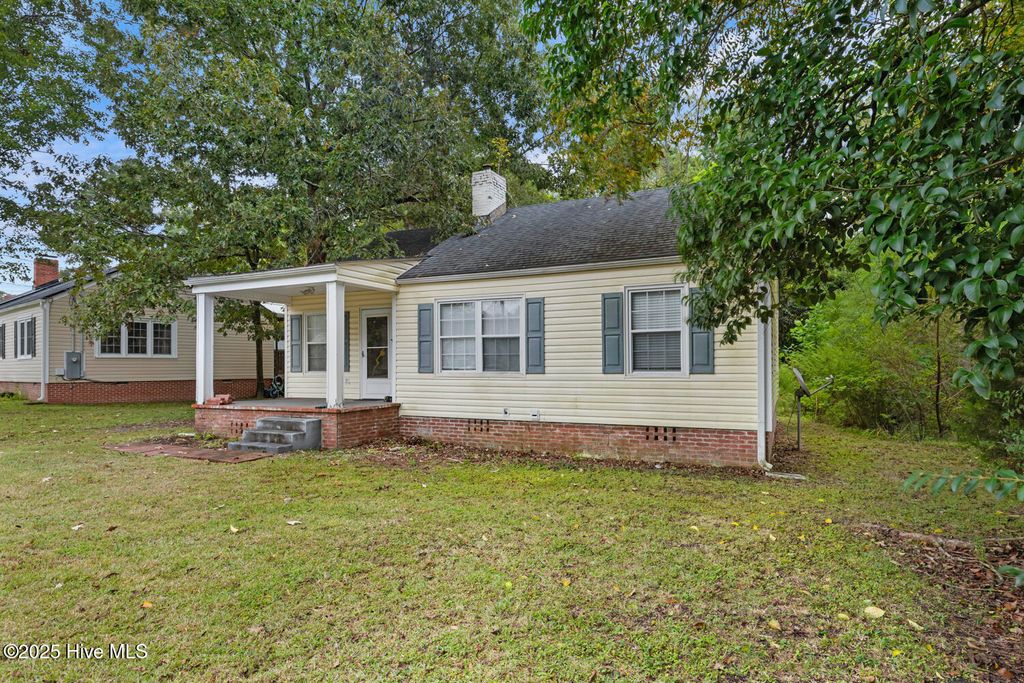 Photo of 32 E Bayshore Boulevard, Jacksonville, NC 28540 (MLS # 100533729)