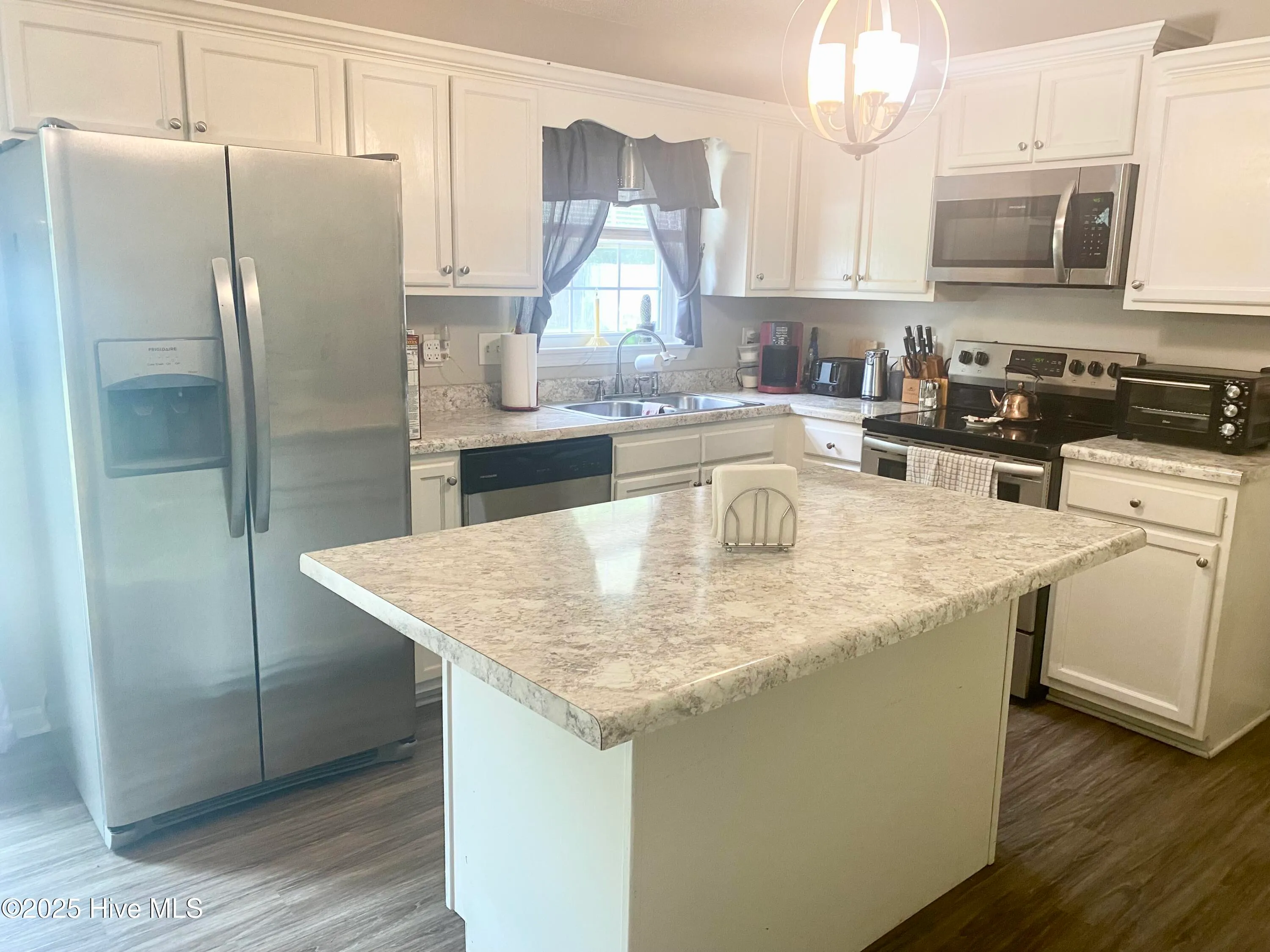 Richlands, North Carolina 28574, United States, 3 Bedrooms Bedrooms, ,2 BathroomsBathrooms,Residential,Active,90928