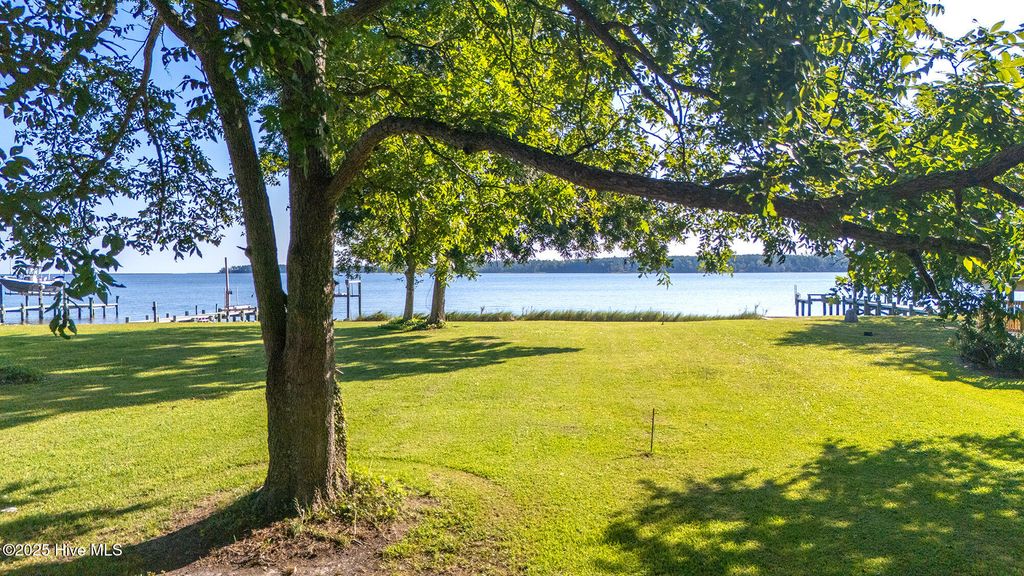 Photo of 173 South River Drive, Beaufort, NC 28516 (MLS # 100529303)