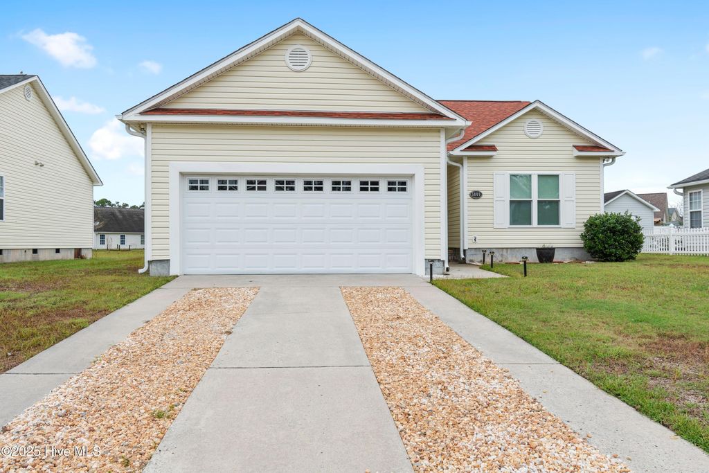 Photo of 5009 N Hampton Drive SE, Southport, NC 28461 (MLS # 100536420)