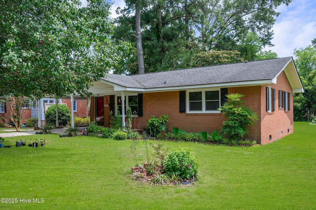 Photo of 207 College Avenue, Washington, NC 27889 (MLS # 100512730)