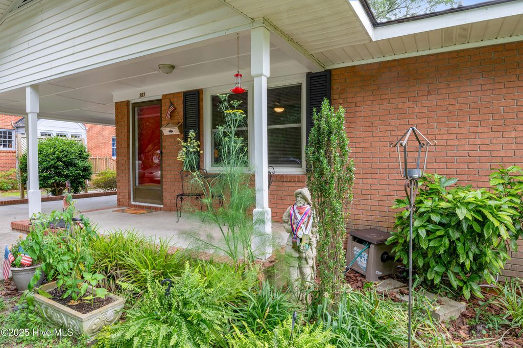 Photo of 207 College Avenue, Washington, NC 27889 (MLS # 100512730)