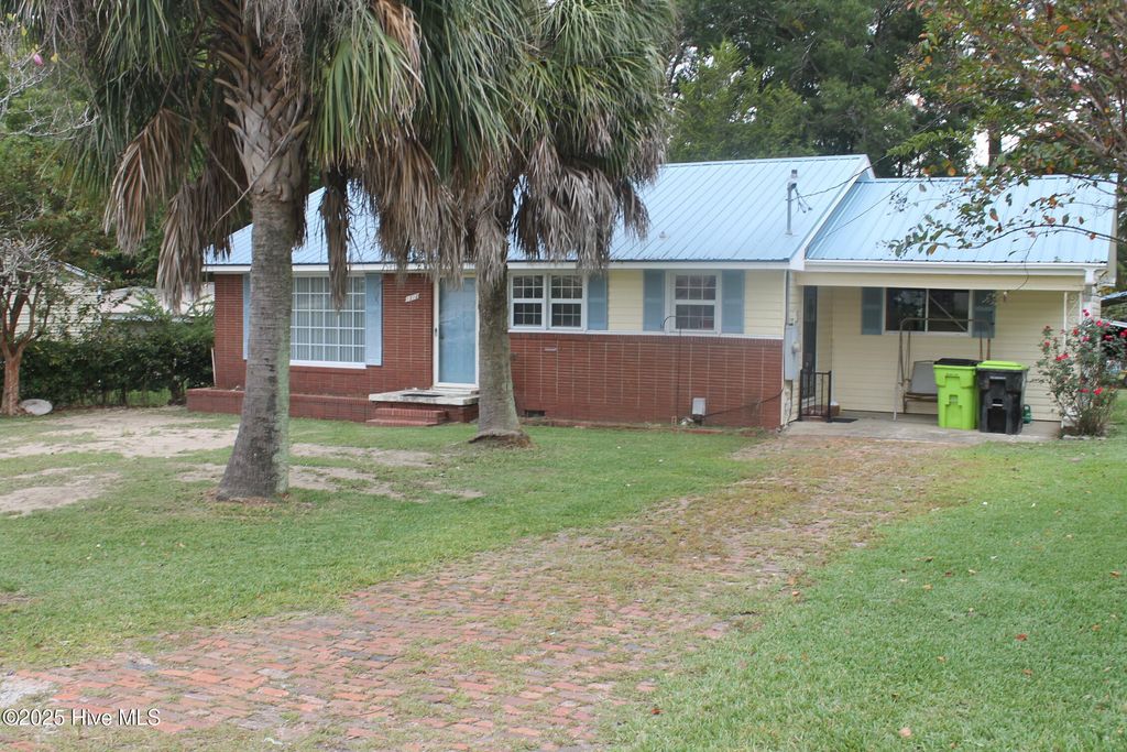 Photo of 1312 Sunny Side Street, Whiteville, NC 28472 (MLS # 100535737)