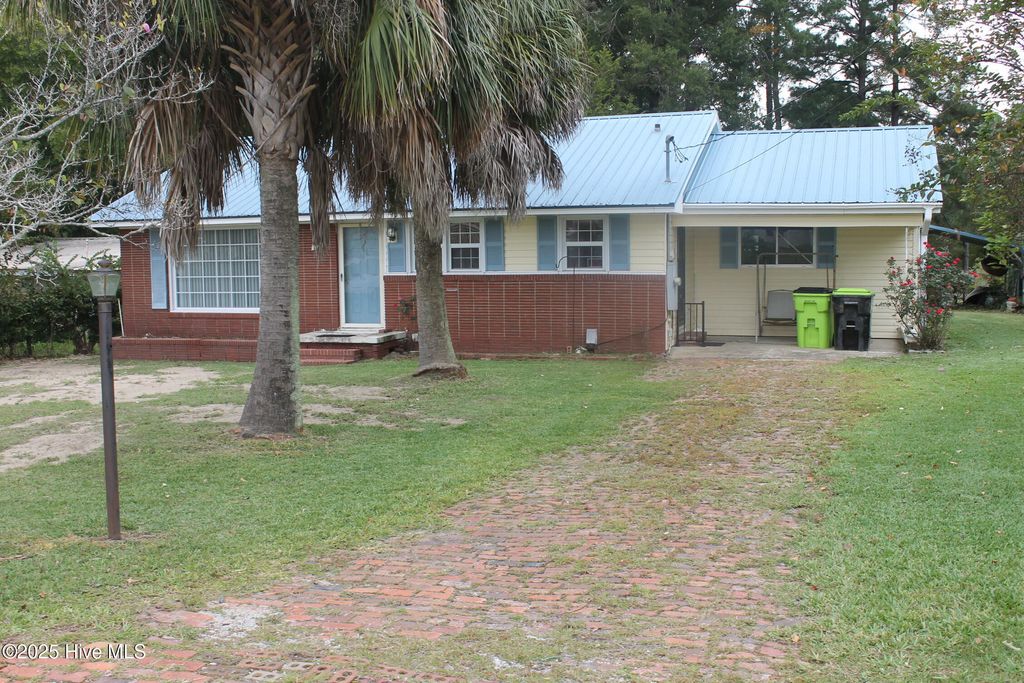 Photo of 1312 Sunny Side Street, Whiteville, NC 28472 (MLS # 100535737)