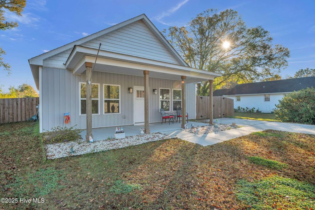 Photo of 110 S McCullen Street, Burgaw, NC 28425 (MLS # 100543290)