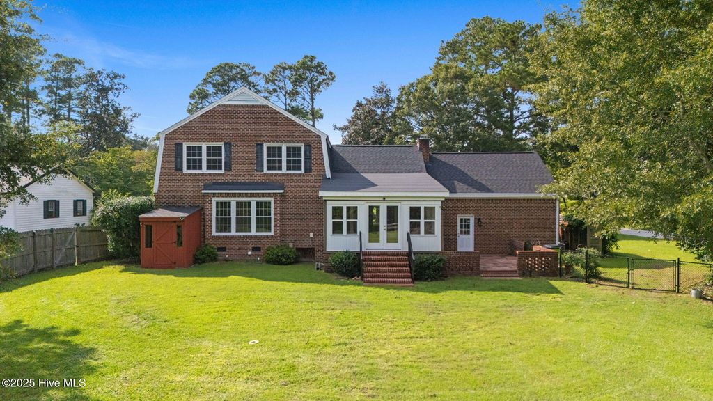 Photo of 236 Shoreline Drive, New Bern, NC 28562 (MLS # 100524551)
