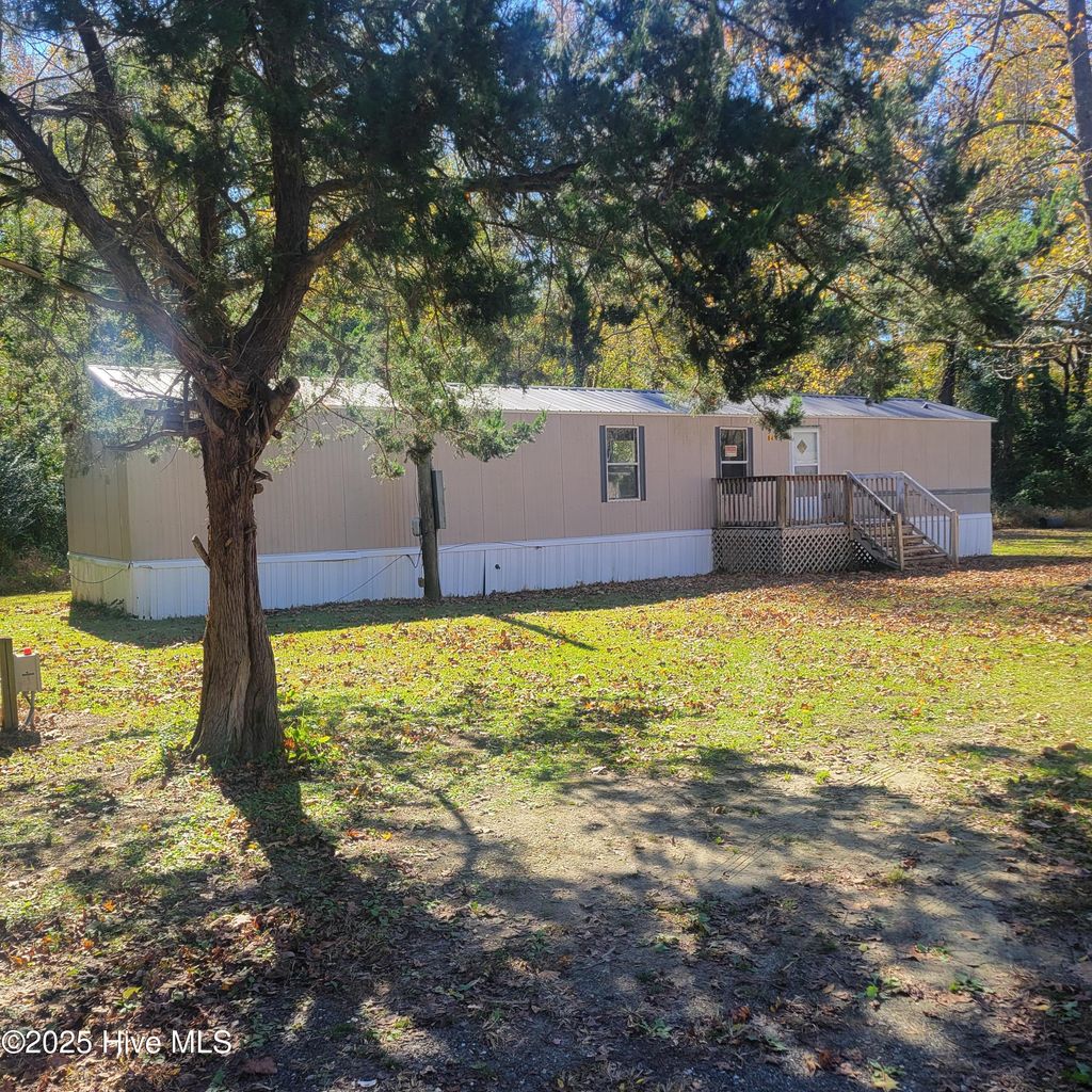 Photo of 78 Peterson Hill Avenue, Burgaw, NC 28425 (MLS # 100542704)