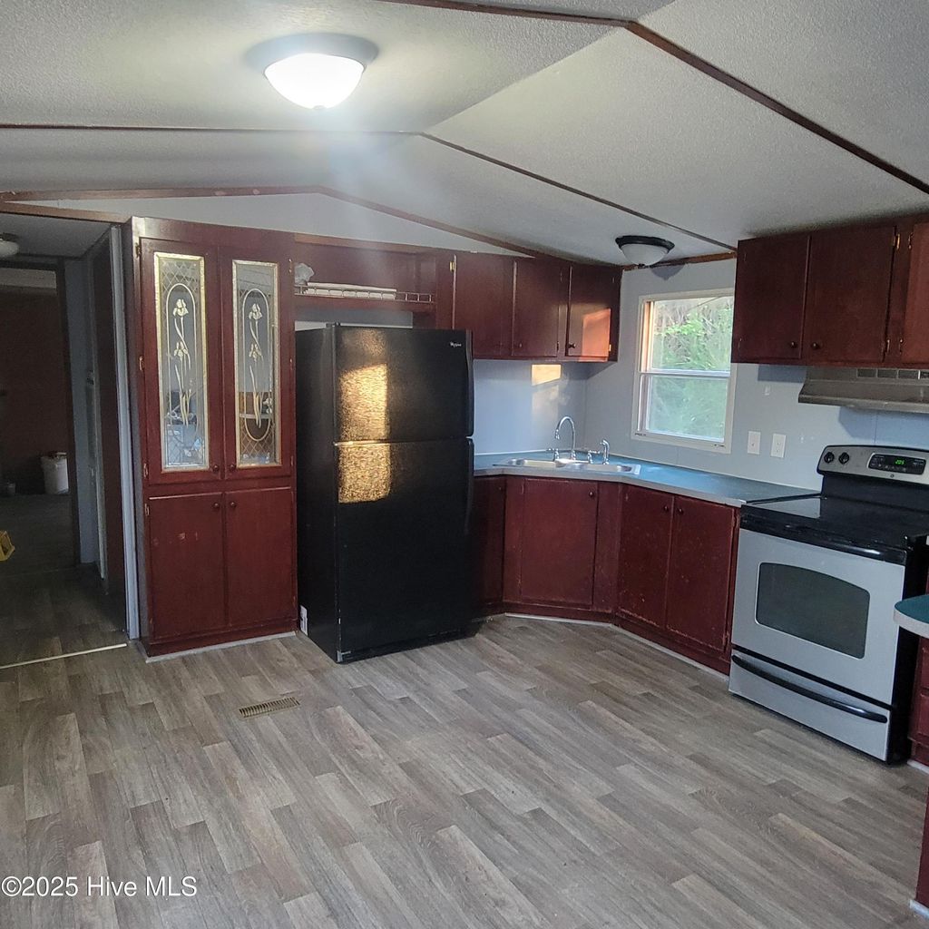 Photo of 78 Peterson Hill Avenue, Burgaw, NC 28425 (MLS # 100542704)