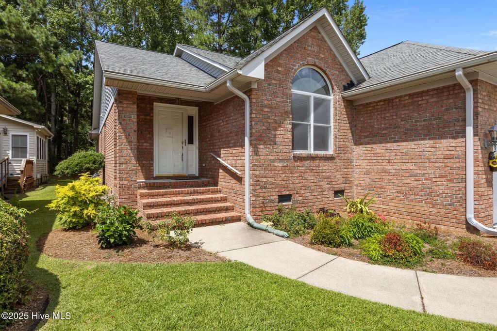 Photo of 107 Innisbrook Court, New Bern, NC 28562 (MLS # 100517897)