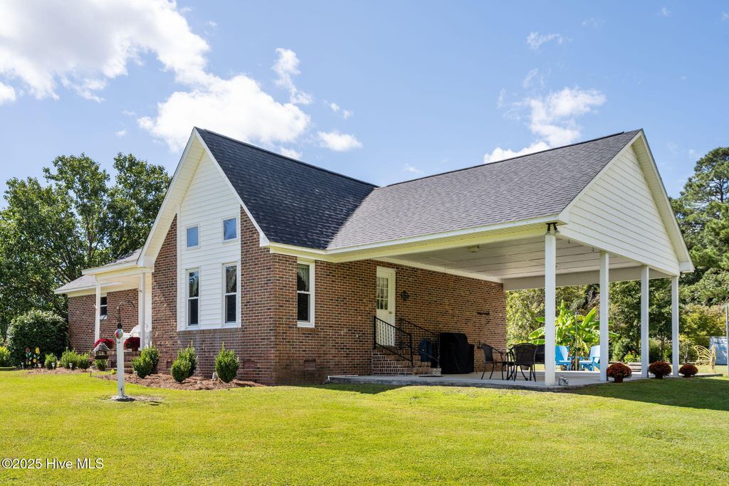 Photo of 183 April Lane, Stella, NC 28582 (MLS # 100535627)