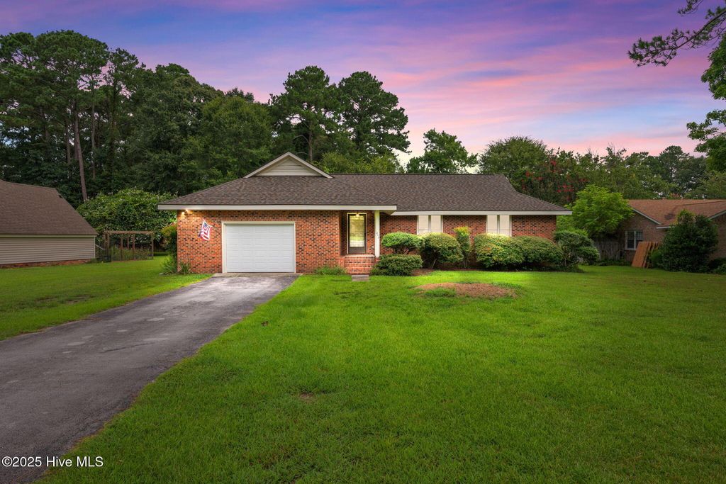 Photo of 212 Rockledge Road, New Bern, NC 28562 (MLS # 100523469)