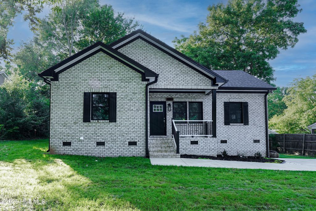 Photo of 1811 Brown Ave Avenue, Burlington, NC 27215 (MLS # 100538525)