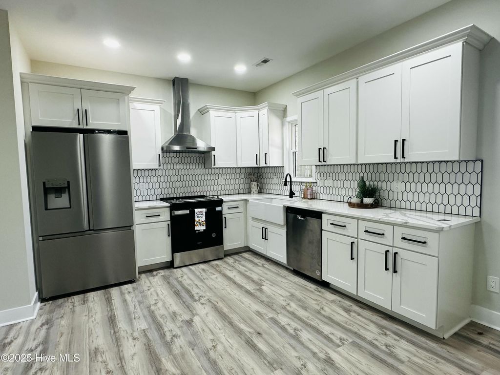 Photo of 1811 Brown Ave Avenue, Burlington, NC 27215 (MLS # 100538525)