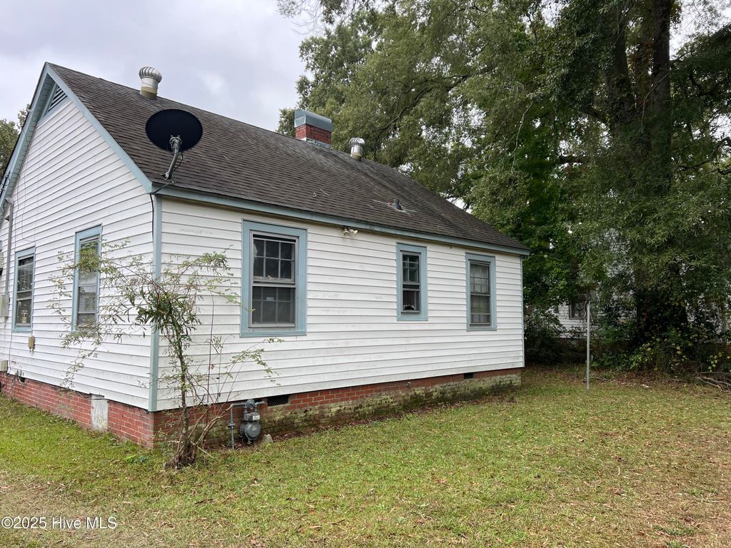 Photo of 306 Woodlawn Drive, Kinston, NC 28501 (MLS # 100535748)