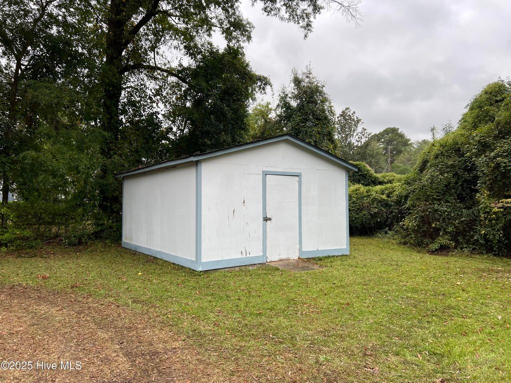 Photo of 306 Woodlawn Drive, Kinston, NC 28501 (MLS # 100535748)