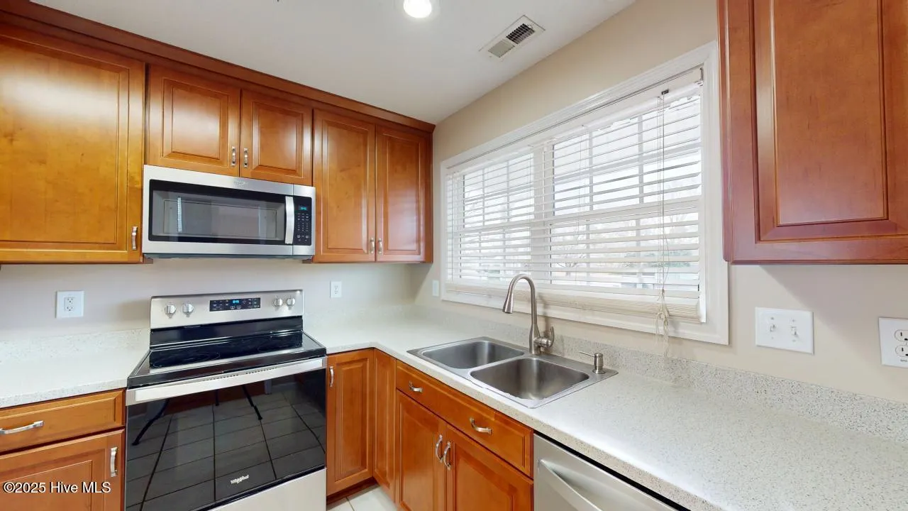 Jacksonville, North Carolina 28540, United States, 3 Bedrooms Bedrooms, ,3 BathroomsBathrooms,Residential,Active,97867