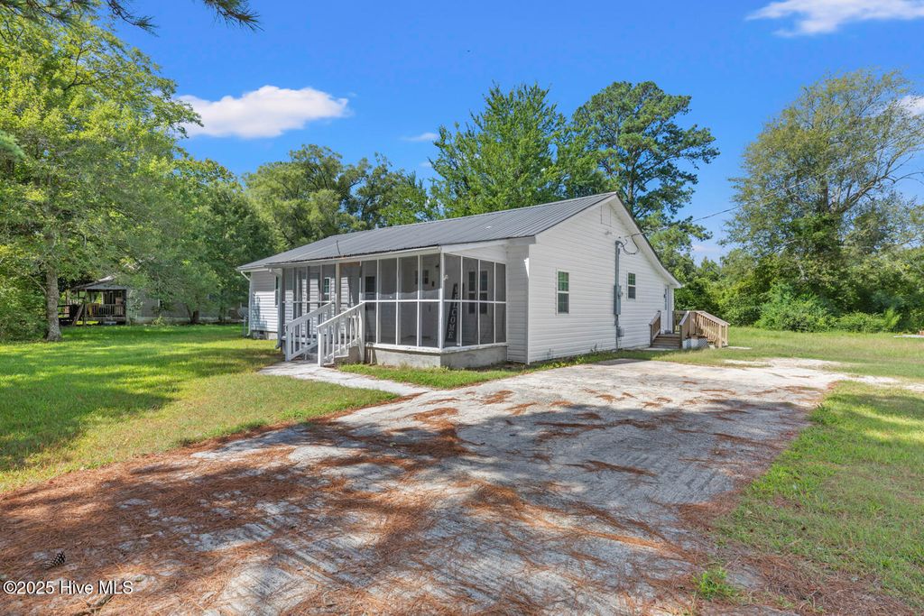 Photo of 106 Rodeo Lane, Jacksonville, NC 28540 (MLS # 100523339)
