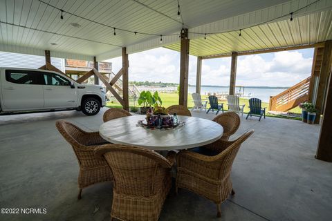 A home in Sneads Ferry