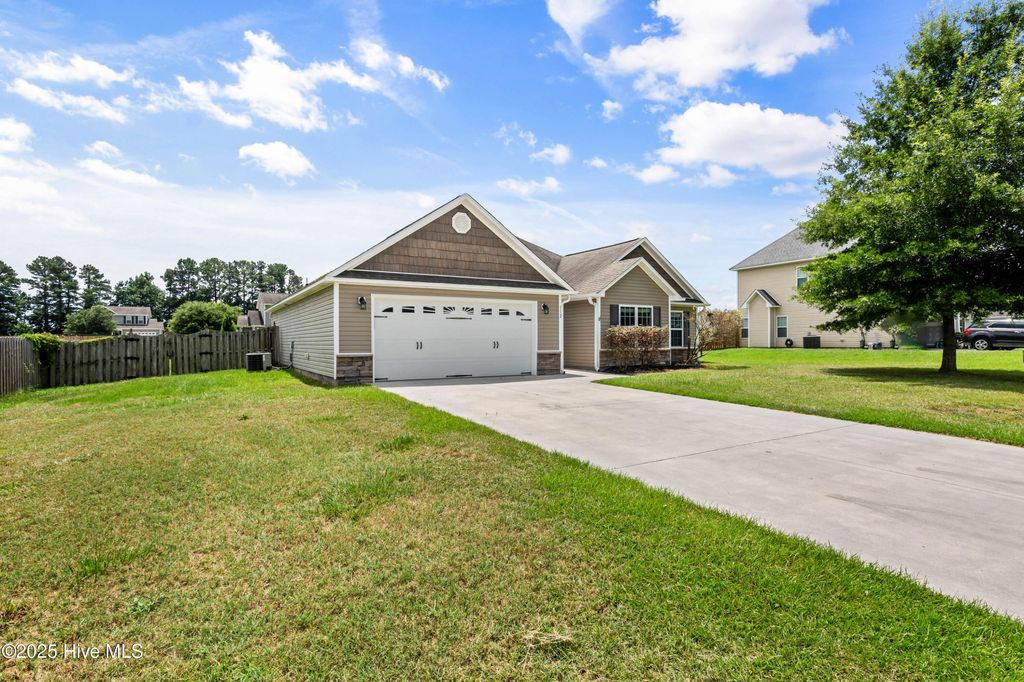 Photo of 112 Pembury Way, Richlands, NC 28574 (MLS # 100516724)