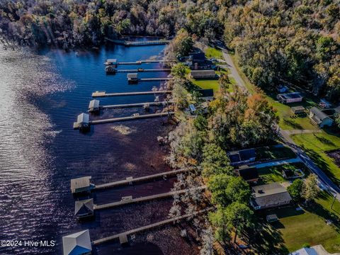 A home in Lake Waccamaw