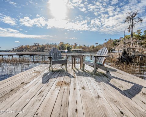 A home in Lake Waccamaw