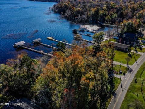 A home in Lake Waccamaw