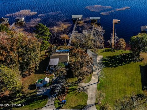 A home in Lake Waccamaw