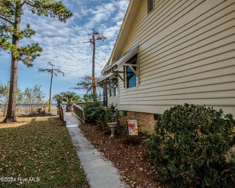 A home in Lake Waccamaw