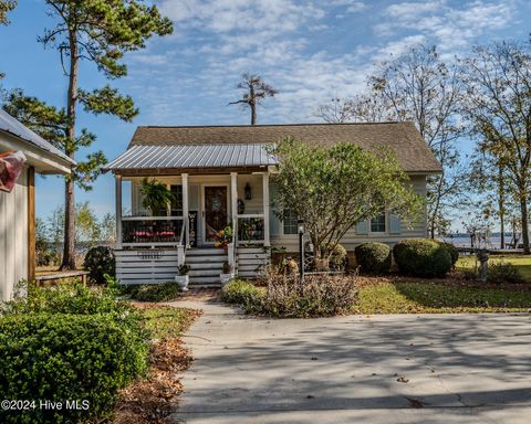 A home in Lake Waccamaw