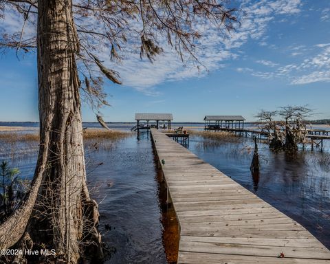 A home in Lake Waccamaw