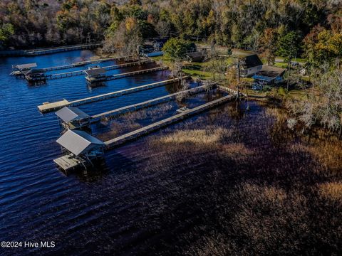 A home in Lake Waccamaw