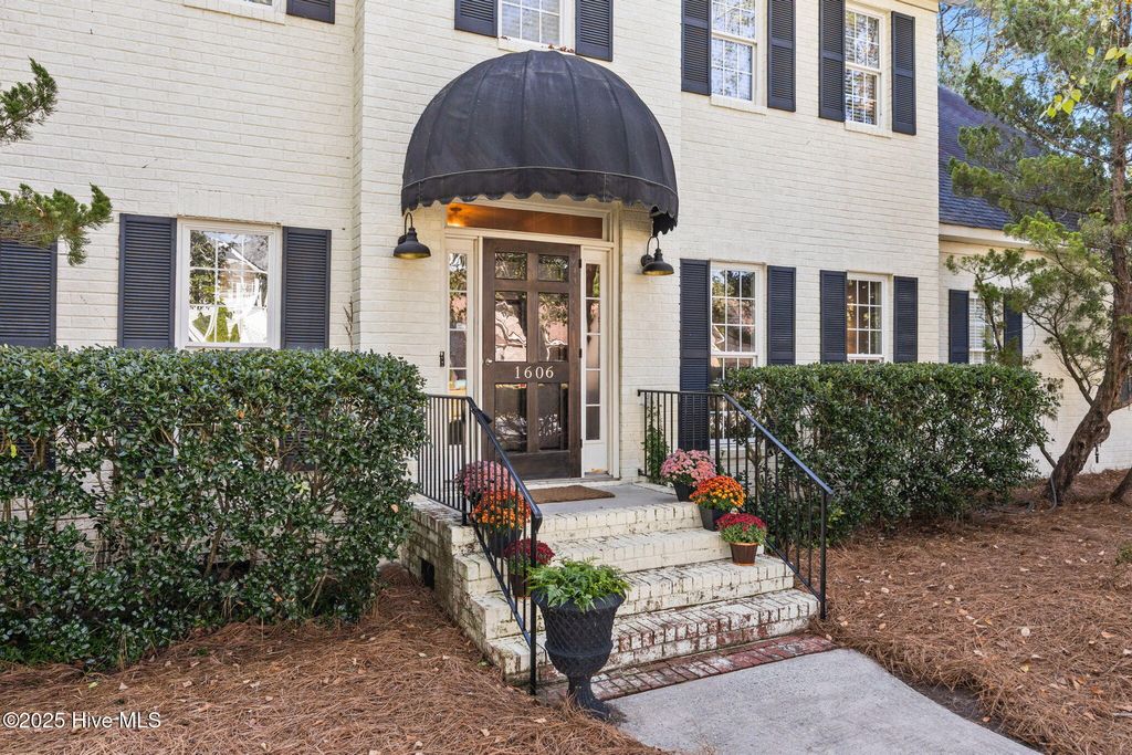 Photo of 1606 Bloomsbury Road, Greenville, NC 27858 (MLS # 100531578)