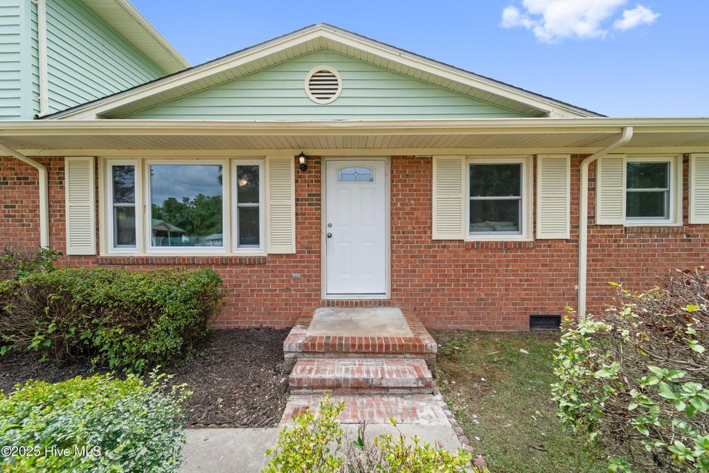 Photo of 2614 Country Club Road, Jacksonville, NC 28546 (MLS # 100534057)