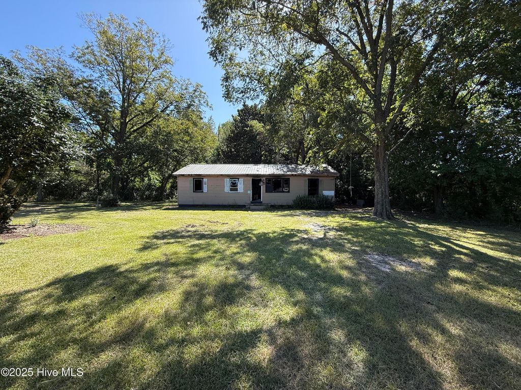Photo of 274 Lawrence Brown Road, Bladenboro, NC 28320 (MLS # 100535965)