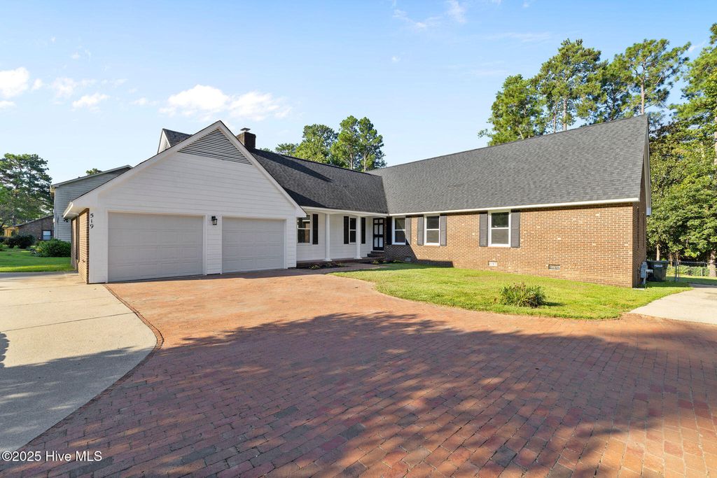 Photo of 519 Bloomfield Drive, Fayetteville, NC 28311 (MLS # 100527505)