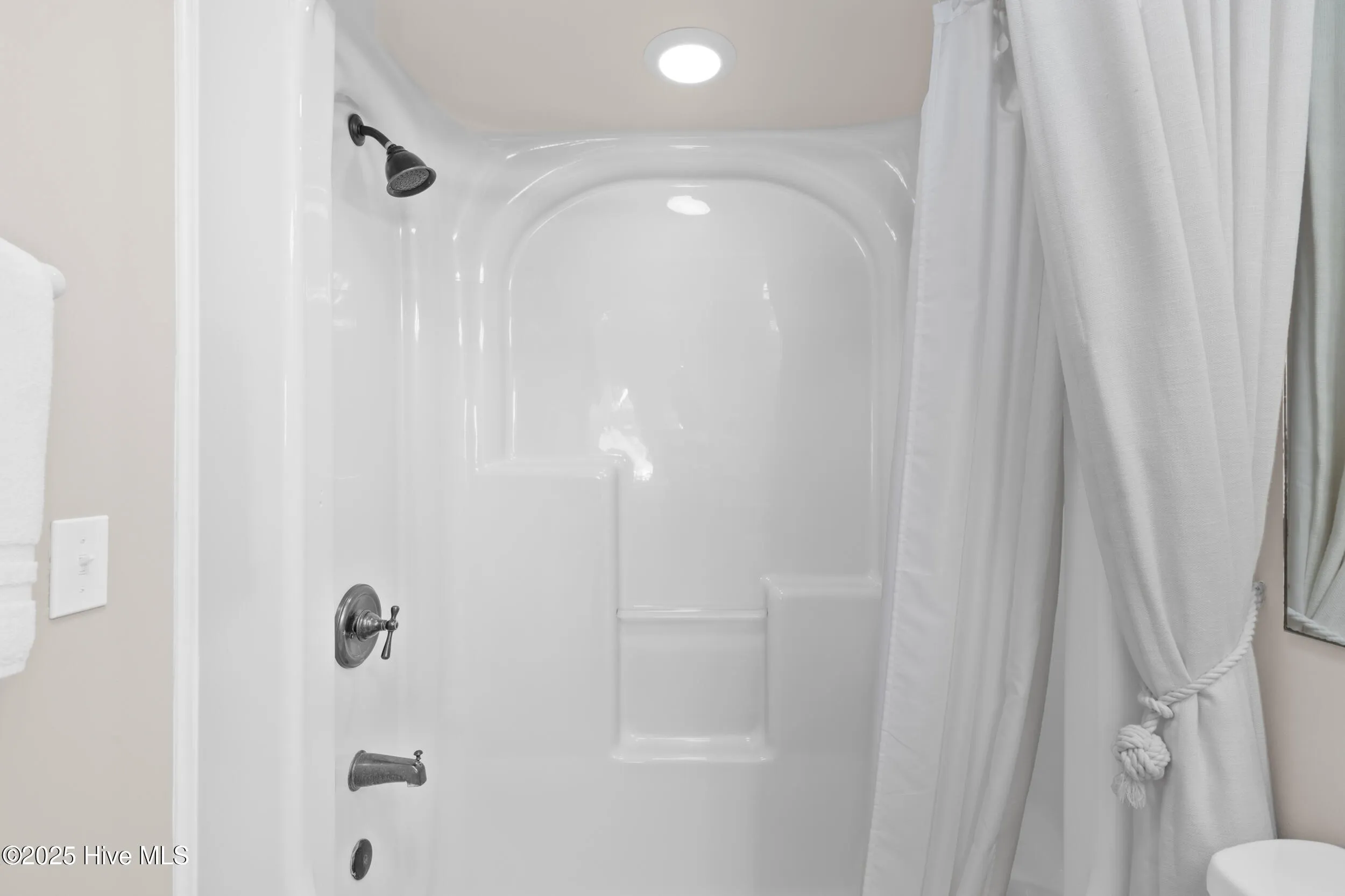 Wilmington, North Carolina 28411, United States, 6 Bedrooms Bedrooms, ,7 BathroomsBathrooms,Residential,Active,178438