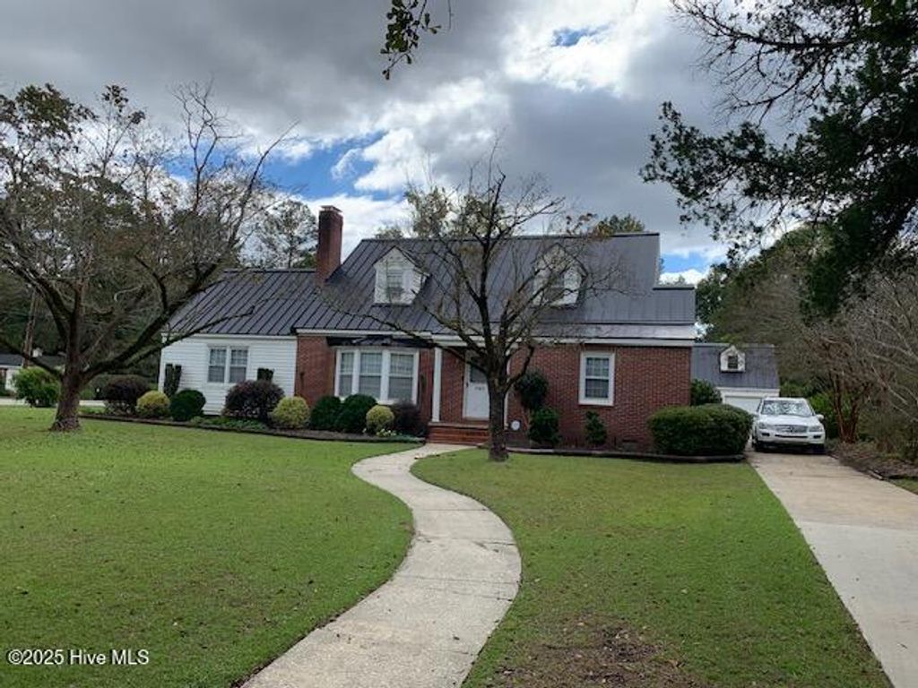 Photo of 110 E Bell Street, Tabor City, NC 28463 (MLS # 100536293)