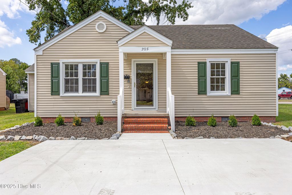 Photo of 205 Simpson Street, Elizabeth City, NC 27909 (MLS # 100531054)