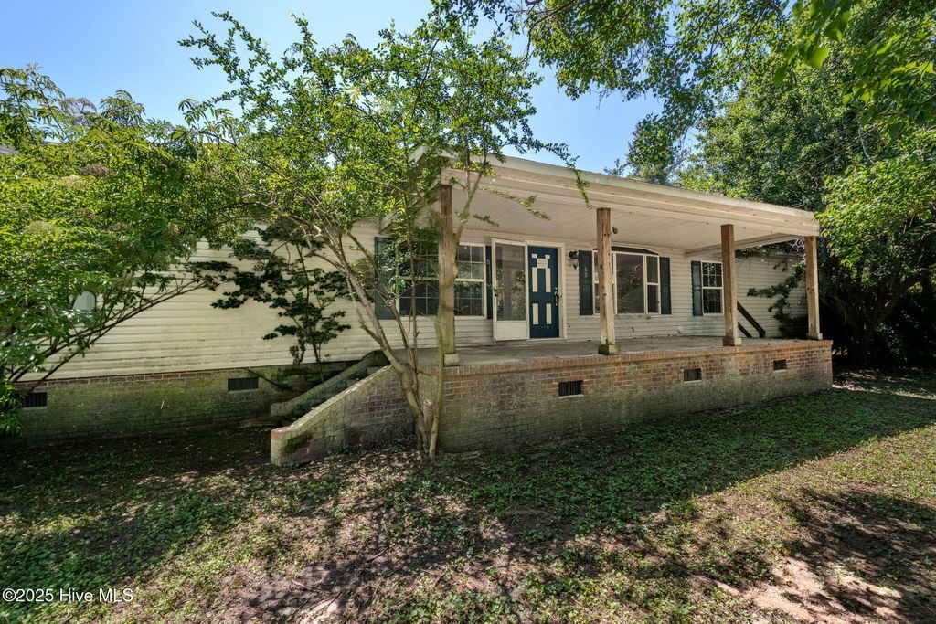 Photo of 589 John Humphrey Road, Burgaw, NC 28425 (MLS # 100514023)