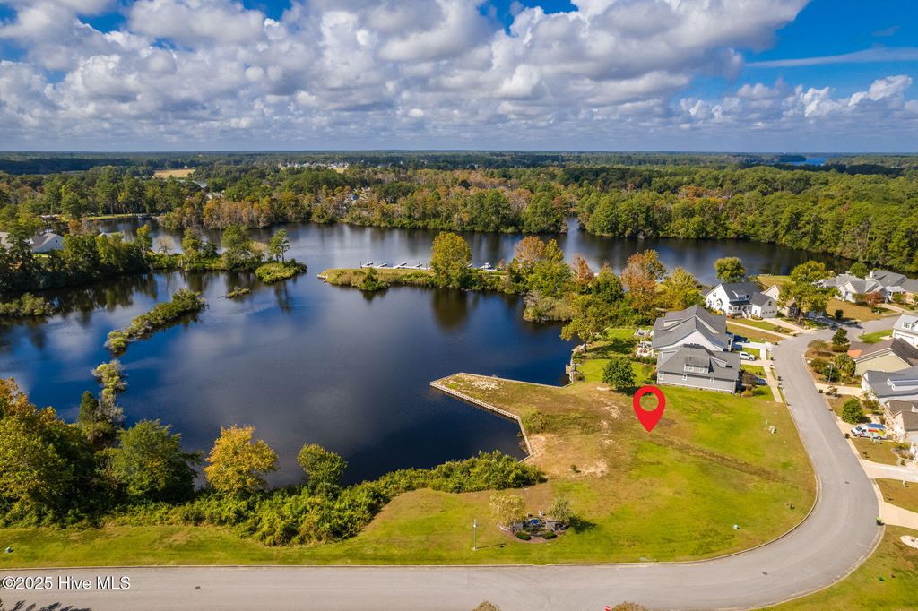 Photo of 103 Shoreview Drive, New Bern, NC 28562 (MLS # 100535344)