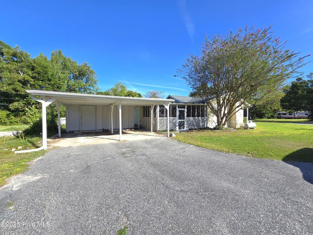 Photo of 122 Clay Hill Road, Sneads Ferry, NC 28460 (MLS # 100532423)