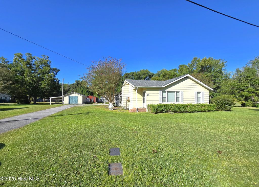 Photo of 122 Clay Hill Road, Sneads Ferry, NC 28460 (MLS # 100532423)
