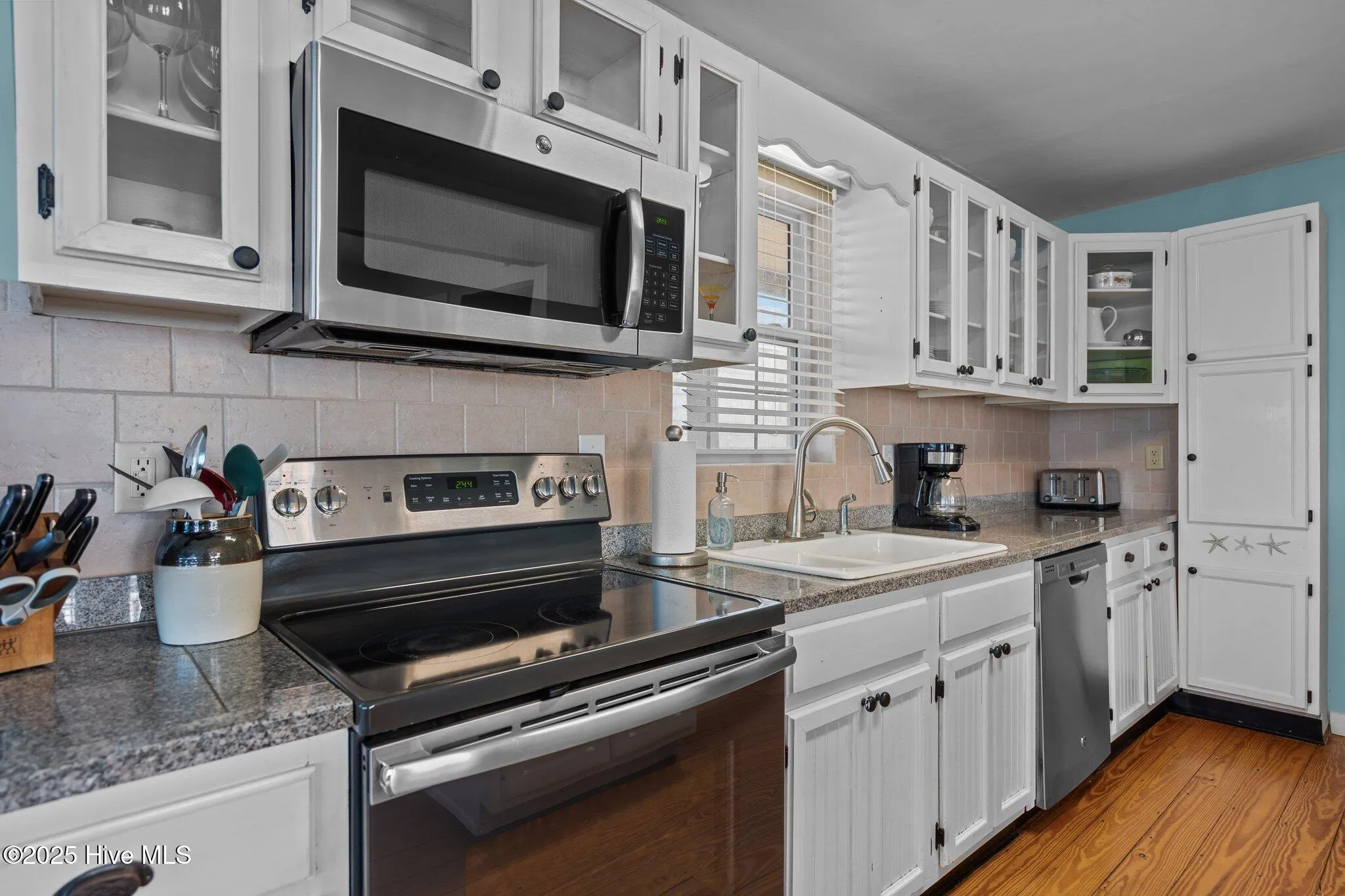 Carolina Beach, North Carolina 28428, United States, 5 Bedrooms Bedrooms, ,4 BathroomsBathrooms,Residential,Active,83644