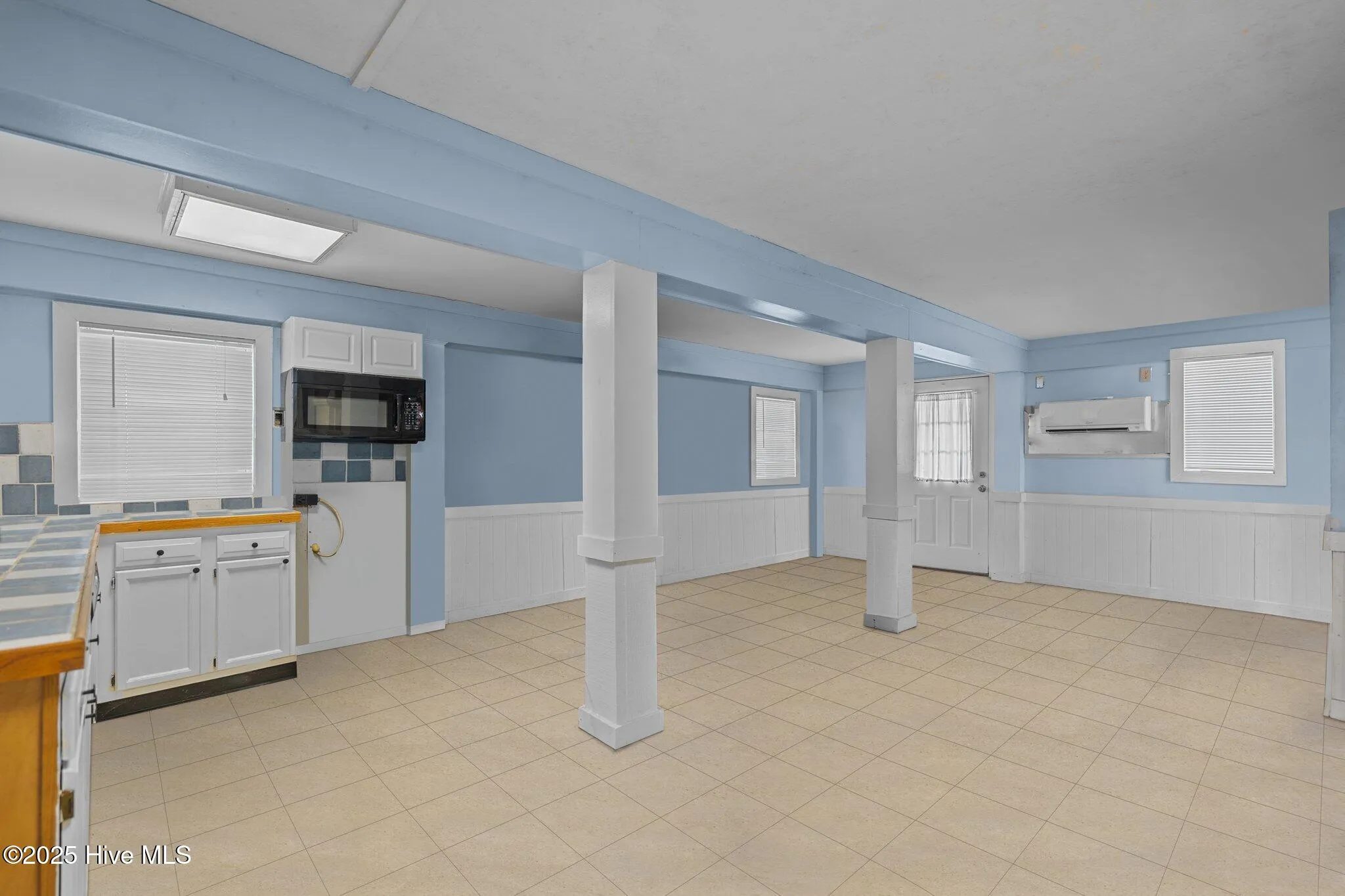 Carolina Beach, North Carolina 28428, United States, 5 Bedrooms Bedrooms, ,4 BathroomsBathrooms,Residential,Active,83644