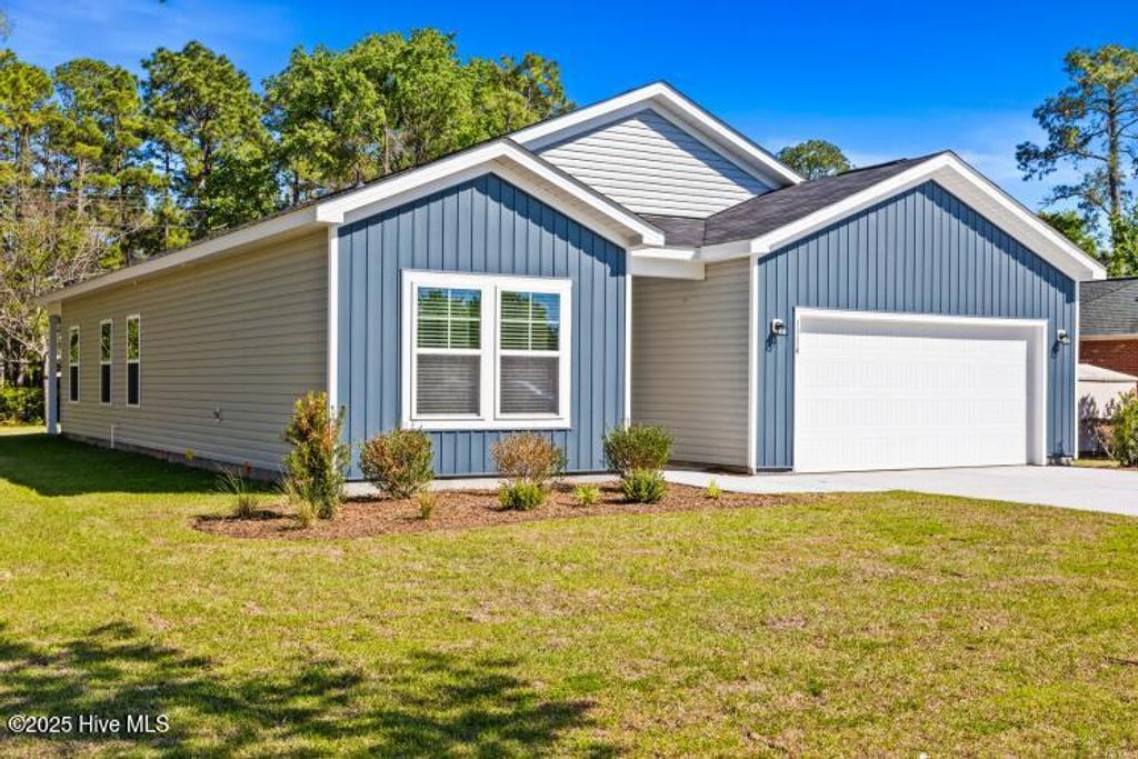 Photo of 613 S Squires Run Lane, Richlands, NC 28574 (MLS # 100534400)