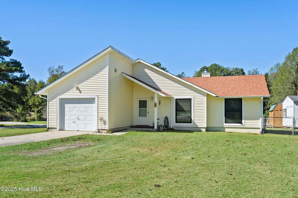 Photo of 100 Natalie Lane, Hubert, NC 28539 (MLS # 100537025)