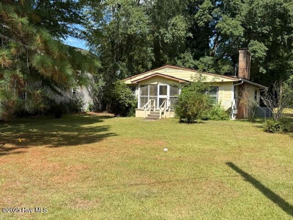 Photo of 435 W Connecticut Avenue, Southern Pines, NC 28387 (MLS # 100540538)