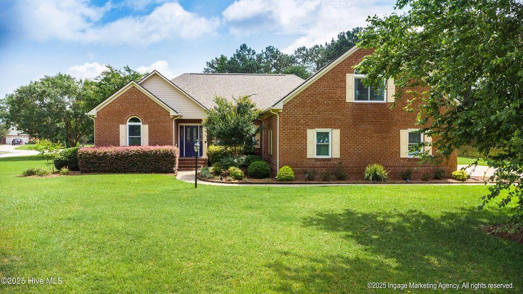 Photo of 201 Barrington Way, New Bern, NC 28562 (MLS # 100511847)