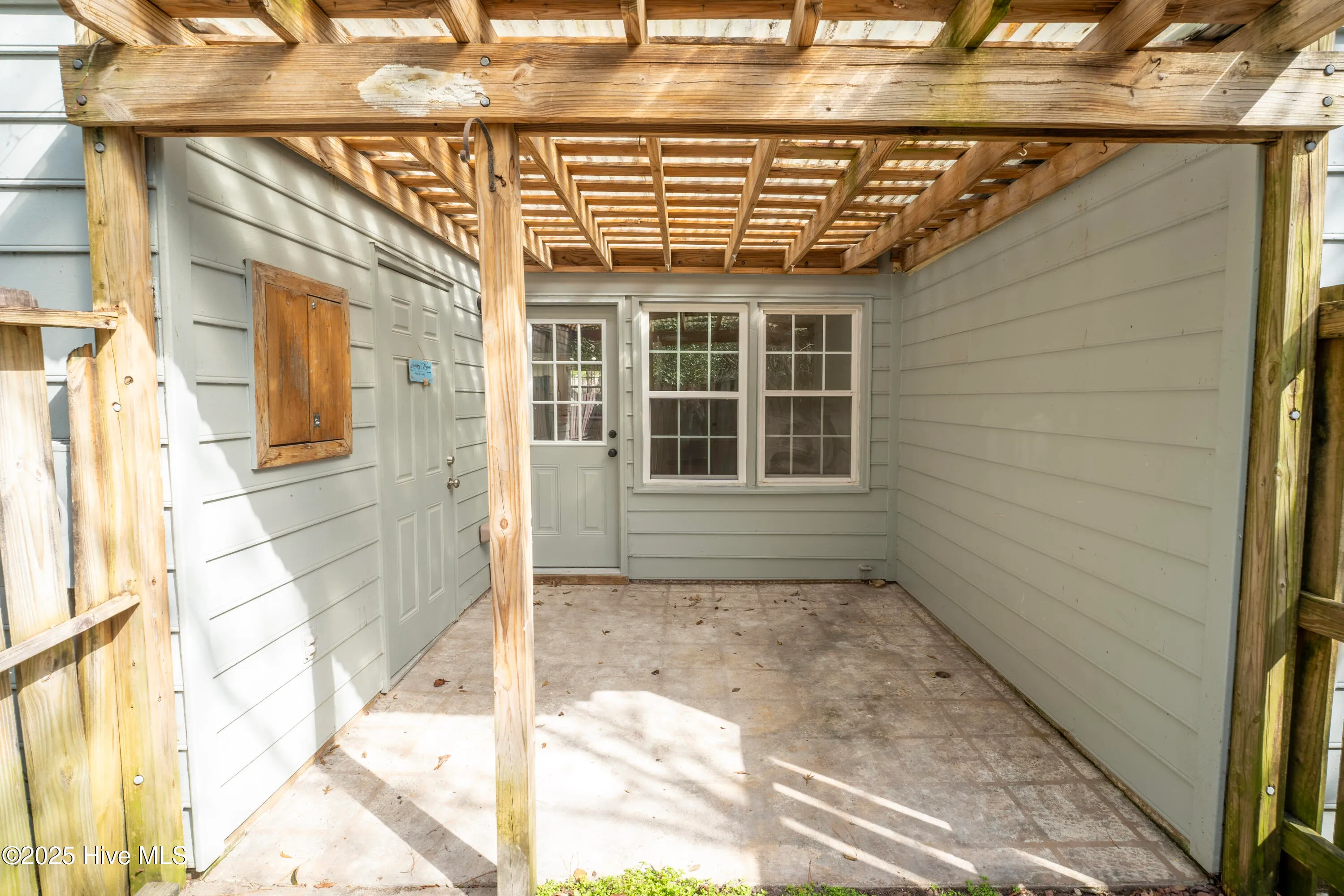 Wilmington, North Carolina 28403, United States, 2 Bedrooms Bedrooms, ,2 BathroomsBathrooms,Residential,Pending,24830