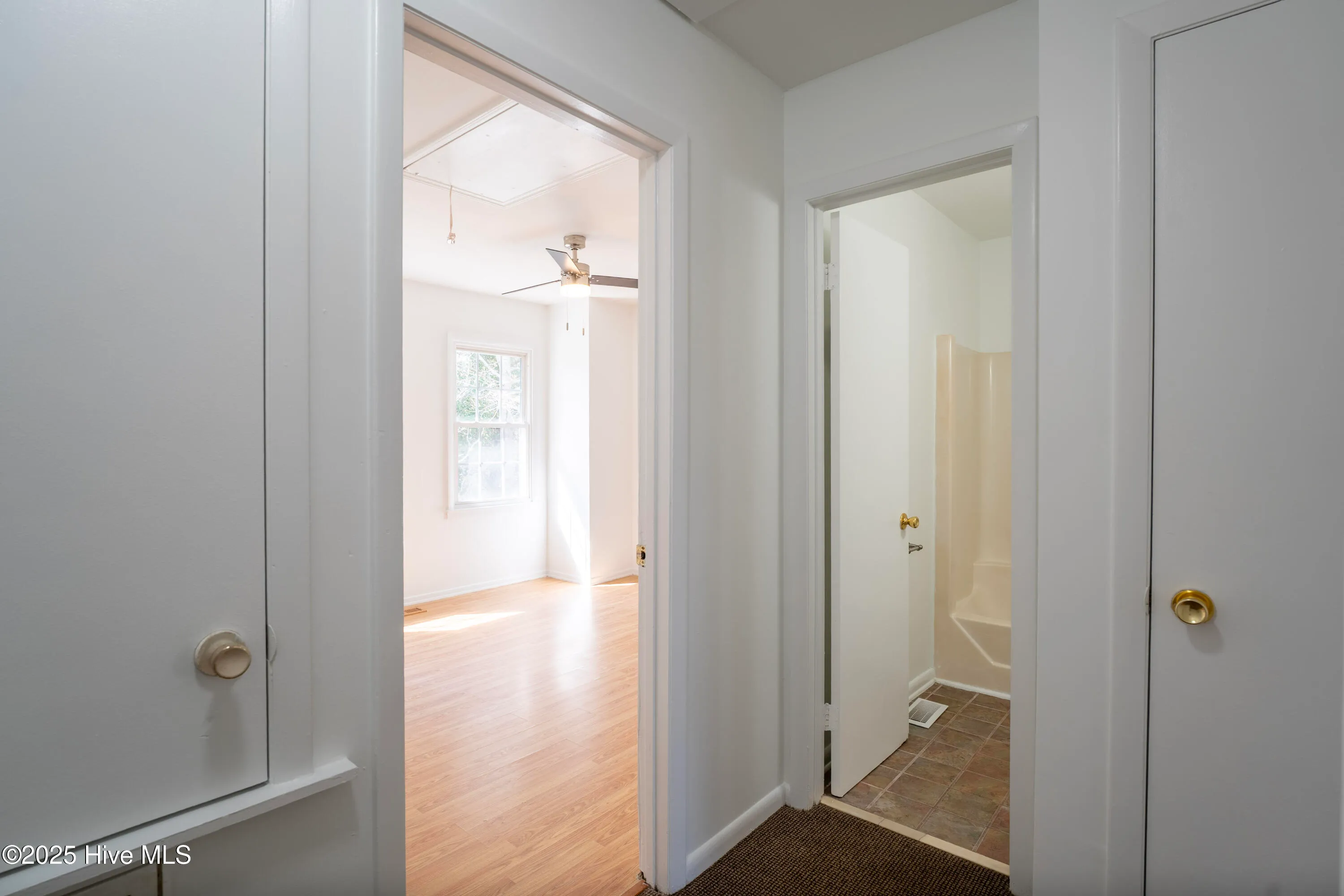 Wilmington, North Carolina 28403, United States, 2 Bedrooms Bedrooms, ,2 BathroomsBathrooms,Residential,Pending,24830